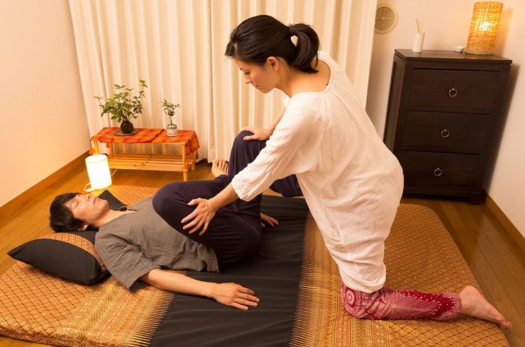 足腰施術中